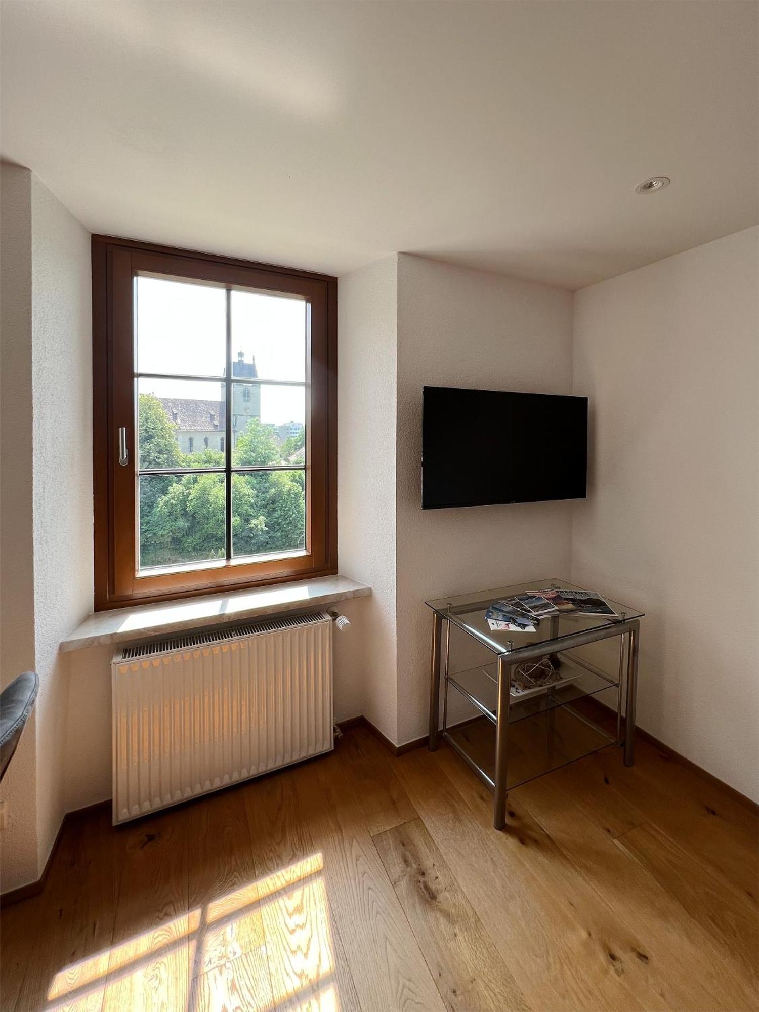 Uptown Jewel Apartament *