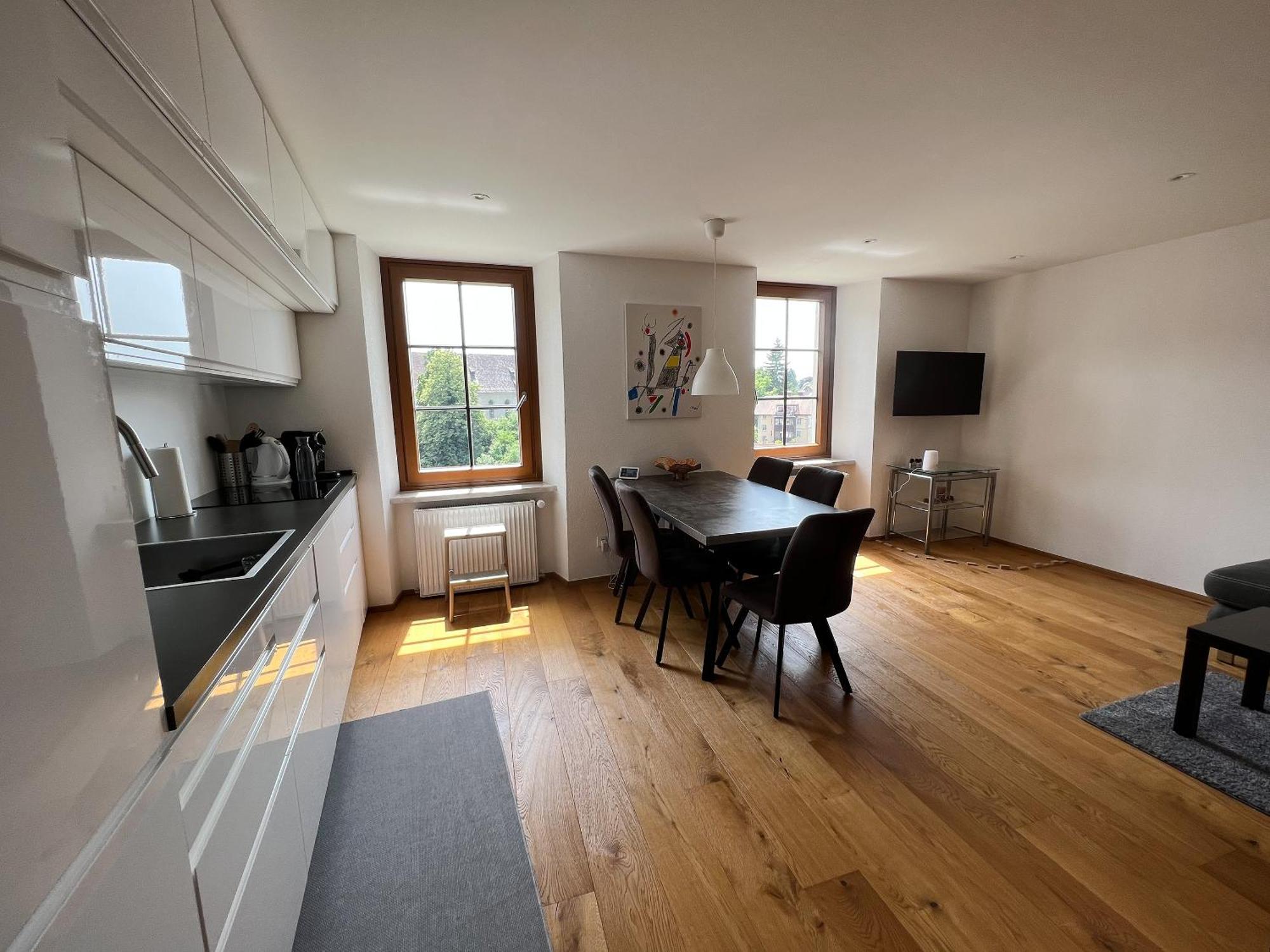 Uptown Jewel Apartament *